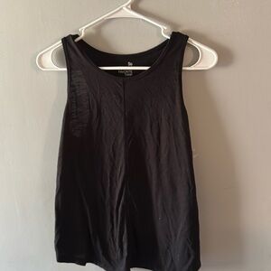 Black tank top ￼